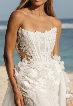 Свадебное платье «Лауна со шлейфом»