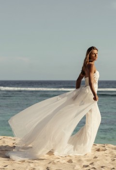 Свадебное платье «Лауна со шлейфом»