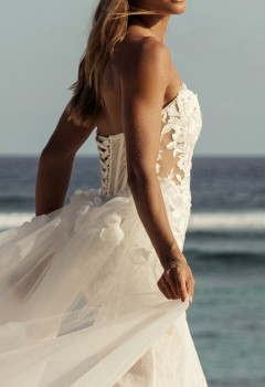 Свадебное платье «Лауна со шлейфом»