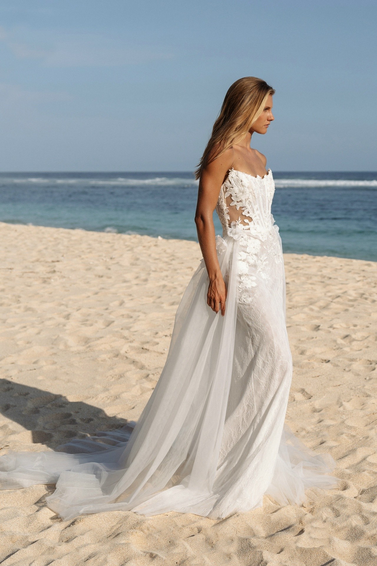 Свадебное платье «Лауна со шлейфом»