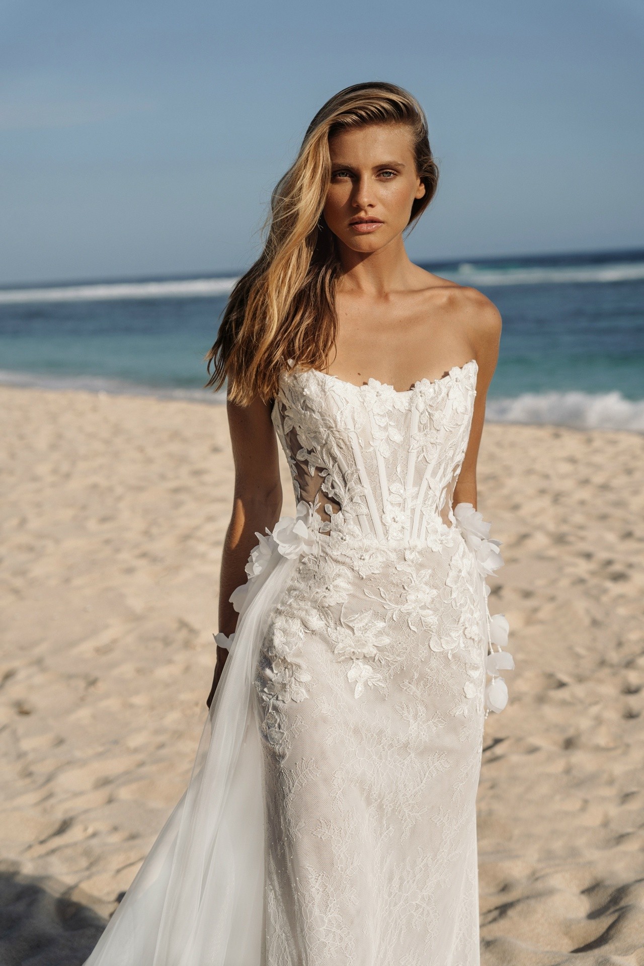 Свадебное платье «Лауна со шлейфом»